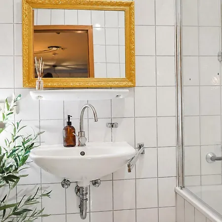 Pearl Mit 3 Betten Und 2 Parkplaetzen Nahe Der Messe Apartamento